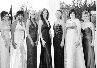 Illustration for article titled We're Suckers For Random Celebrity Prom Pictures